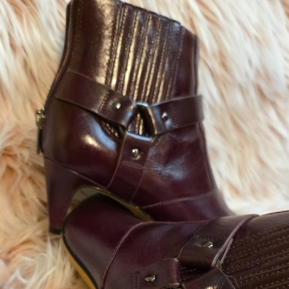 Vince Camuto Brown Ankle Boots with Buckle Straps - Picture 7 of 16